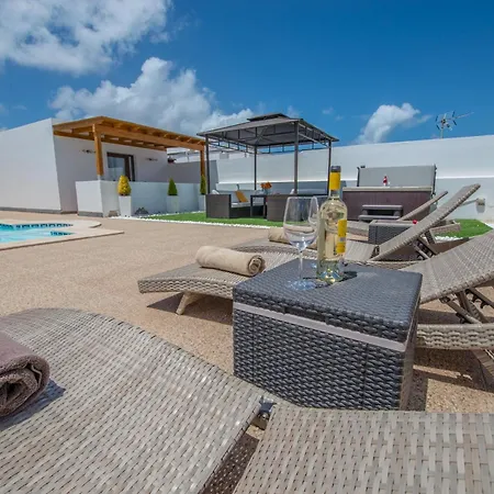 Casa Vacacional Con Piscina Climatizada Y Jacuzzi