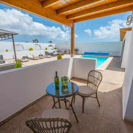 Bonilla Con Piscina Climatizada Y Jacuzzi * Playa Blanca (Lanzarote)