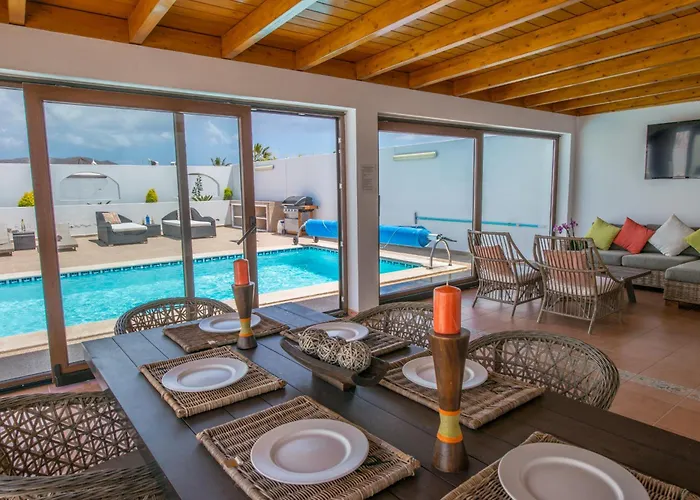 Bonilla Con Piscina Climatizada Y Jacuzzi Nyaraló Playa Blanca